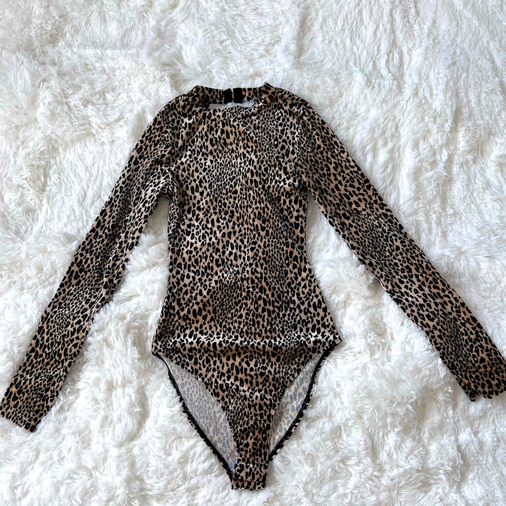 Stylish winter leopard print backless bodysuit